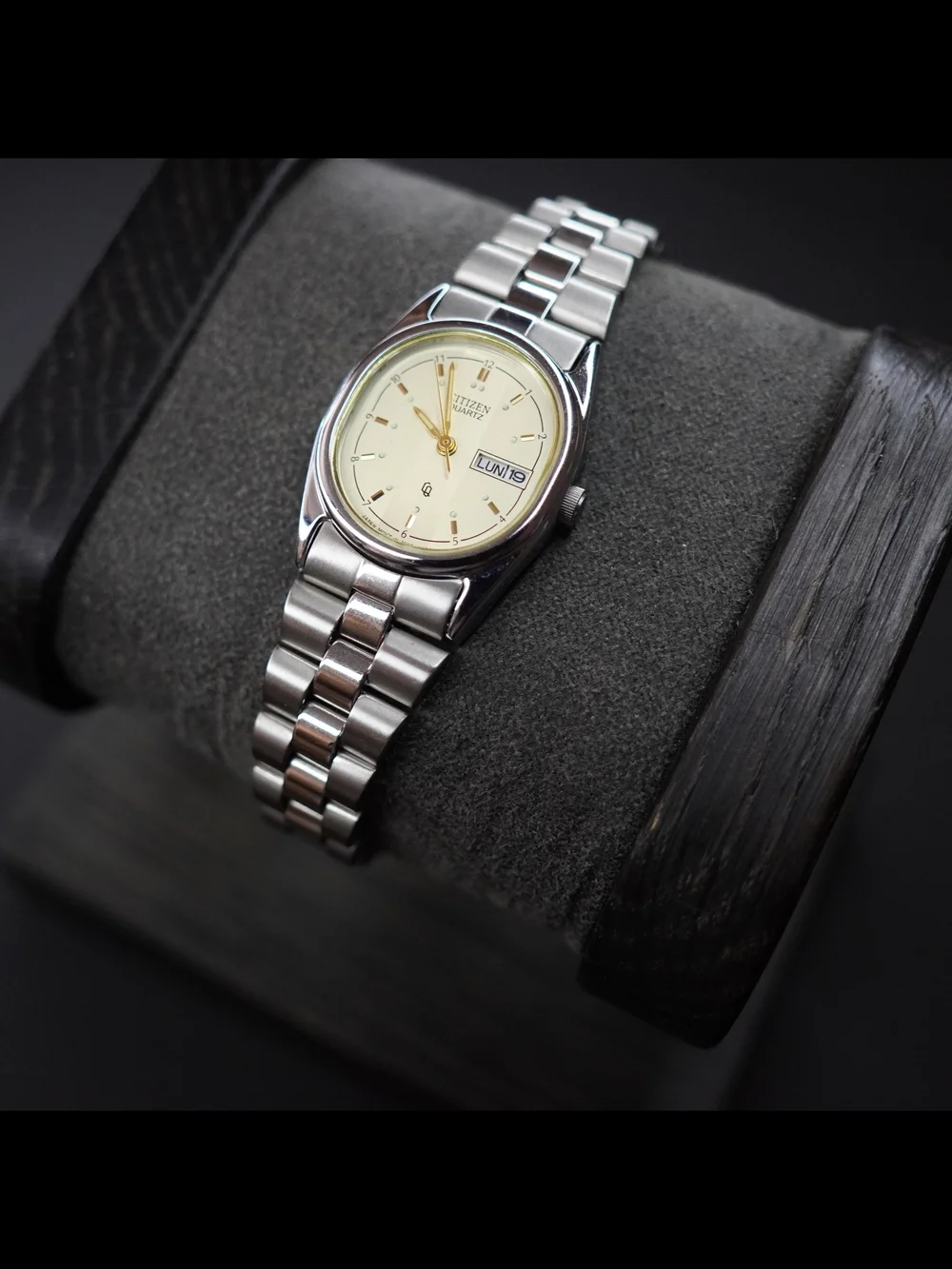Vintage Citizen Quartz 1000-B00319 Day Date Champagne Dial Stainless Steel NOS